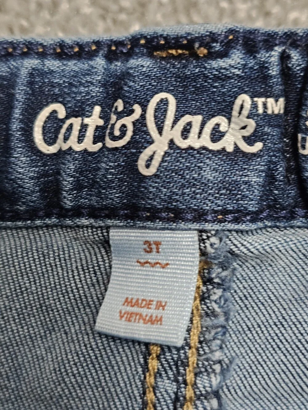 Cat & Jack Two-Pack Kids' Denim Jeans in Dark Blue and Light Blue Size 2T - 3T